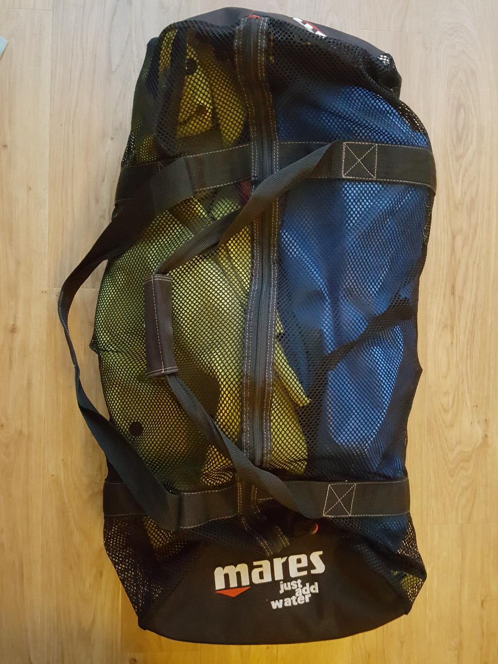 Keep all of your sea swimming gear in a dive bag