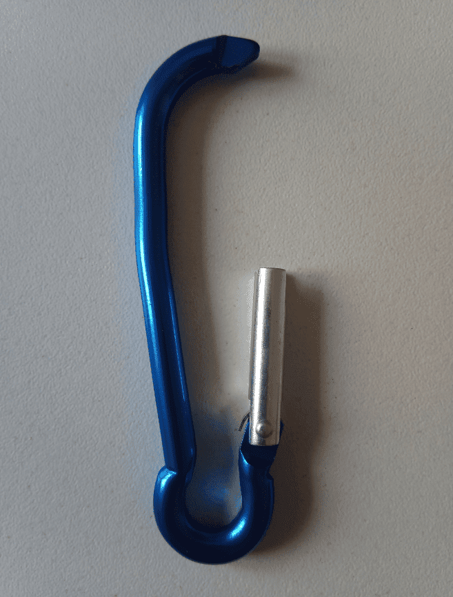 Use a strong crabiner when tehering your dog for a swim