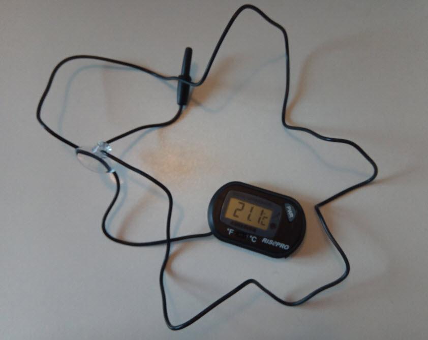 Digital water thermometer for cold water swimming