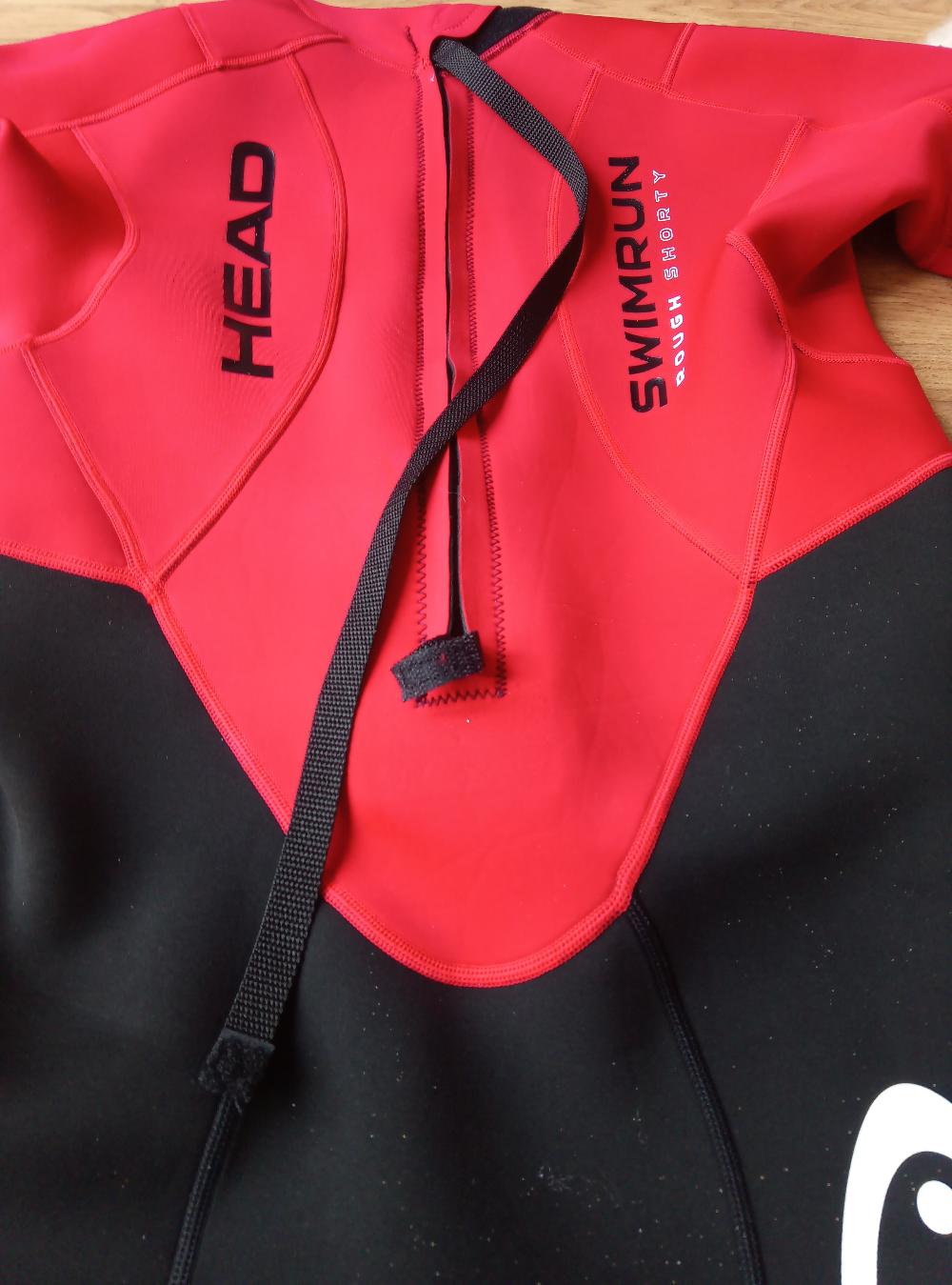 Multiple zips on swimrun wetsuits