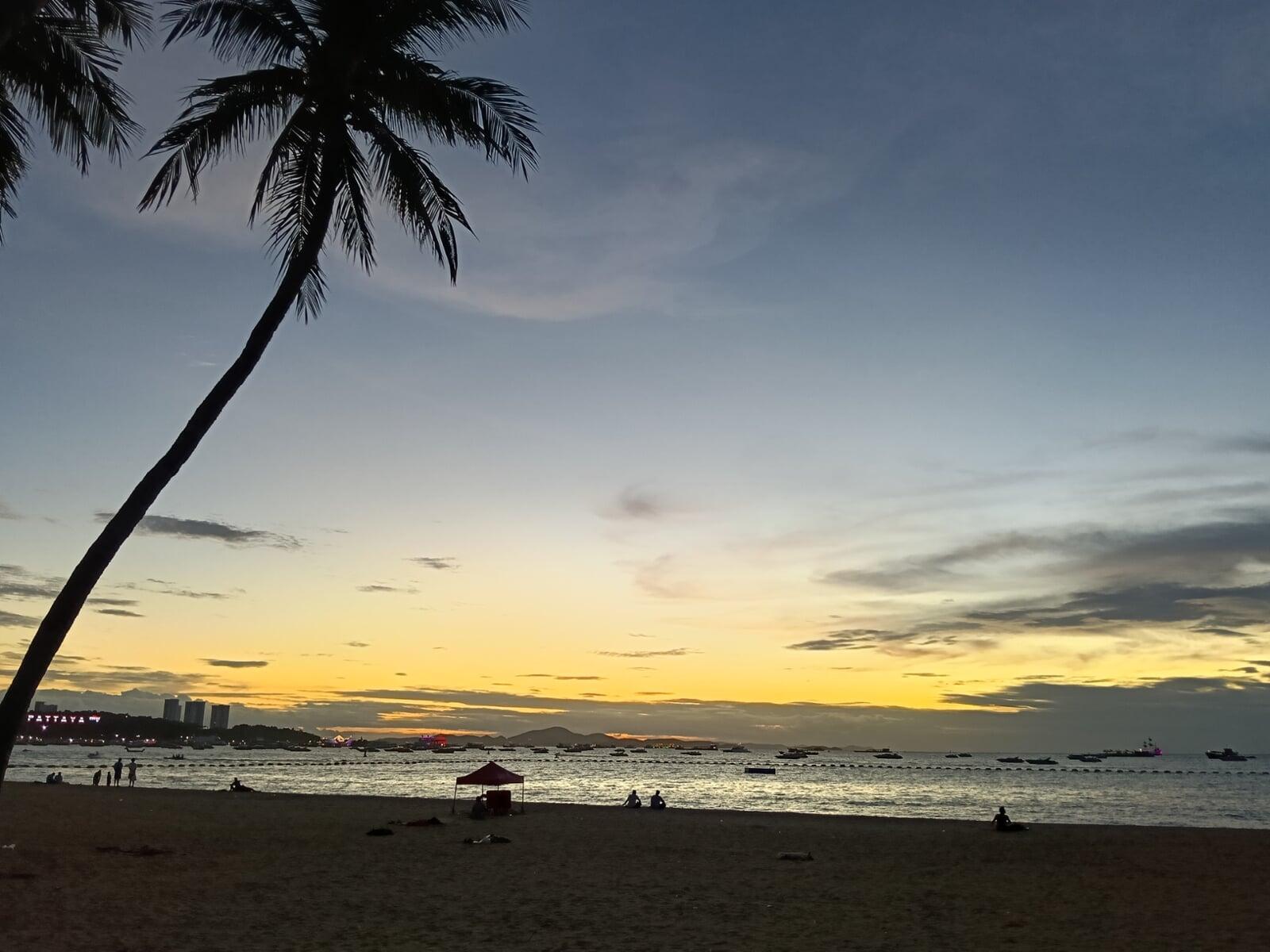 Pattaya Beach Thailand is perfect for introductions to open water swimming in Thailand